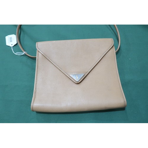 8056 - A vintage Yves Saint Laurent envelope bag in beige leather With BrandCo certificate... 