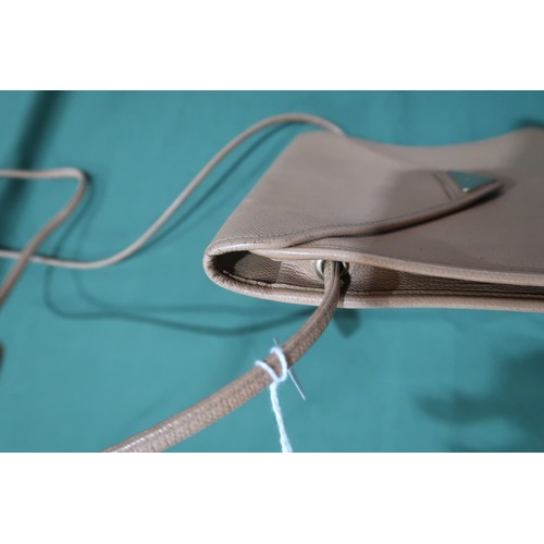 8056 - A vintage Yves Saint Laurent envelope bag in beige leather With BrandCo certificate... 