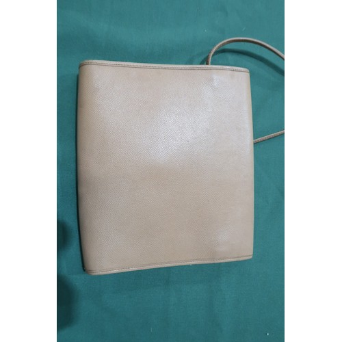 8056 - A vintage Yves Saint Laurent envelope bag in beige leather With BrandCo certificate... 