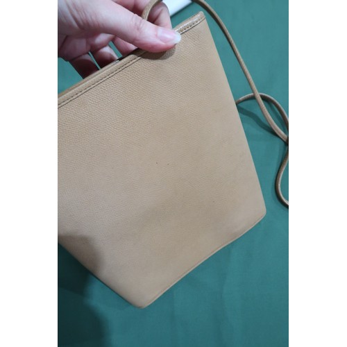 8056 - A vintage Yves Saint Laurent envelope bag in beige leather With BrandCo certificate... 