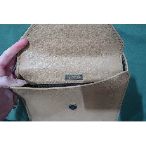 8056 - A vintage Yves Saint Laurent envelope bag in beige leather With BrandCo certificate... 