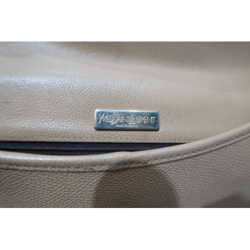 8056 - A vintage Yves Saint Laurent envelope bag in beige leather With BrandCo certificate... 