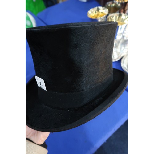 8046 - A Lincoln Bennett silk top hat of large proportions, measuring 20.1cm front-to-back internally, 16.5... 