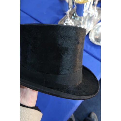 8046 - A Lincoln Bennett silk top hat of large proportions, measuring 20.1cm front-to-back internally, 16.5... 