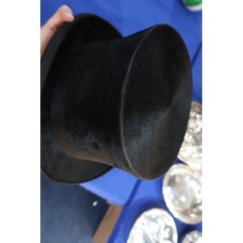 8046 - A Lincoln Bennett silk top hat of large proportions, measuring 20.1cm front-to-back internally, 16.5... 
