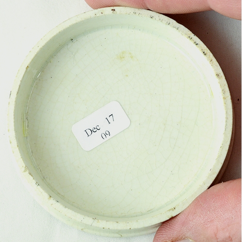 521 - DEWSBURY TOOTH PASTE POT LID. 2.75ins diam. GLOYNES/ TOOTH PASTE..../ C.G. GLOYNE/ CHEMIST/... MARKE... 