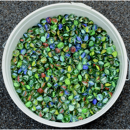 61 - SELECTION OF MARBLES. A wide variety of different coloured marbles, A MEGA BUCKET FULL! (9/10) (We r... 