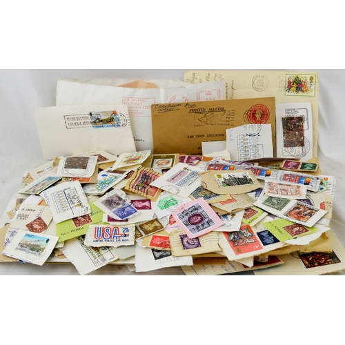 191 - STAMP & POSTCARD GROUP. Variety of different stamps & postcards. Well worth an investigation!