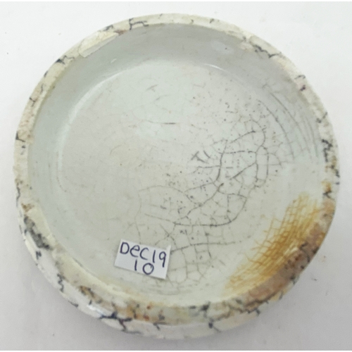 391 - TORQUAY ARECA NUT TOOTH PASTE POT LID. 3.5ins diam. Marbled outer border & sides, raised outer edge ... 