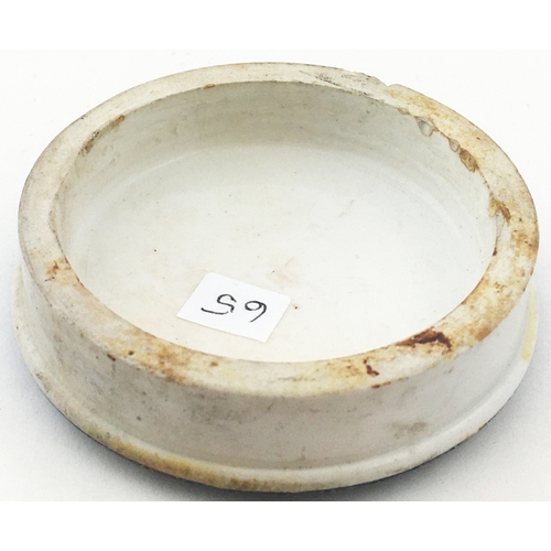 141 - MEN IN BOAT TOOTH PASTE POT LID. 2.7ins diam. An exceptionally well struck sharp transfer depicting ... 