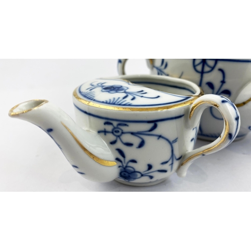 442 - FEEDING CUP TRIO. Largest 6ins. Blue & white porcelain, gold banding, some faded. (3)