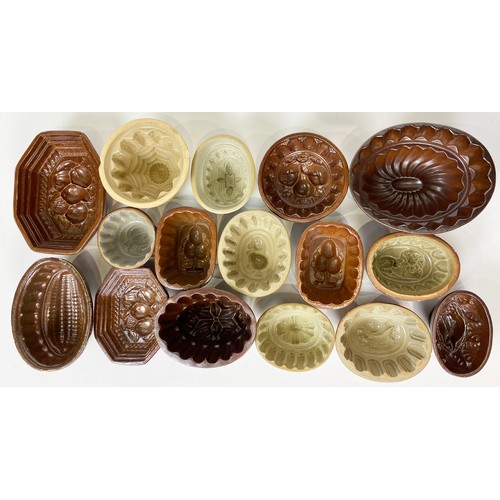 495 - JELLY MOULDS GROUP. Largest 8.5ins diam. Stoneware jelly moulds, various sizes/ designs. Damages. (1... 