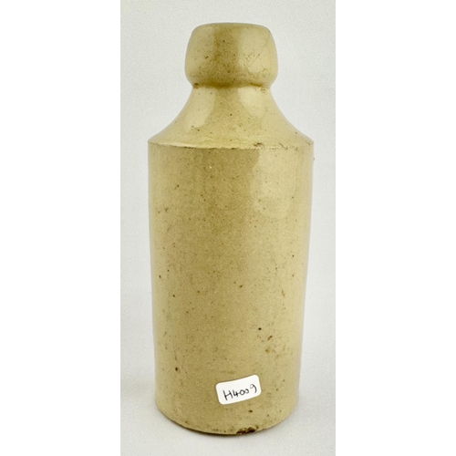 162 - REYNOLDS & BRANSON LEEDS GINGER BEER BOTTLE. 6.5ins tall. Std, off white, cork lip. A very strong & ... 