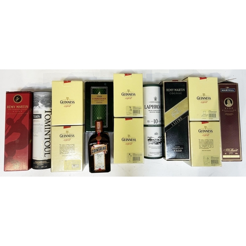 307 - MIXED WHISKY & GUINNESS GROUP. Boxed whisky with contents plus boxed Guinness figures. (13) 9/10 Uns... 