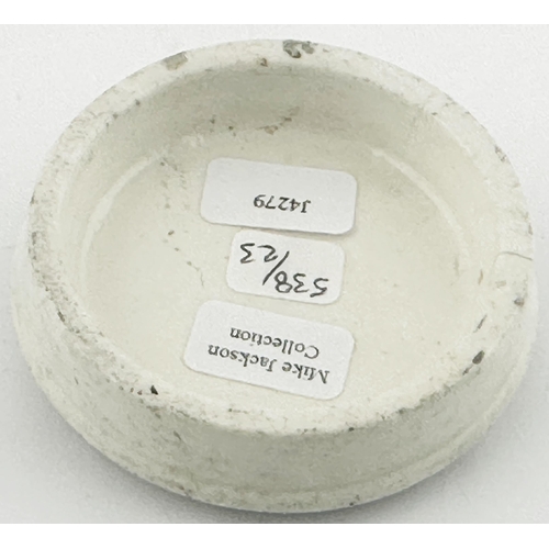 595 - EDINBURGH CAMPHOR OINTMENT POT LID. (APL pg 538, 23a) 2.2ins diam. CAMPHOR OINTMENT/ BAILDON & SON/ ... 