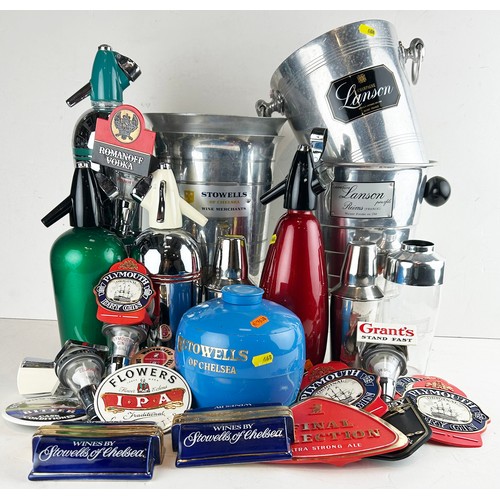 290 - BREWERIANA GROUP. Ice buckets, soda syphons, optics, clips, shakers. Great for a home bar. Worn. (28... 