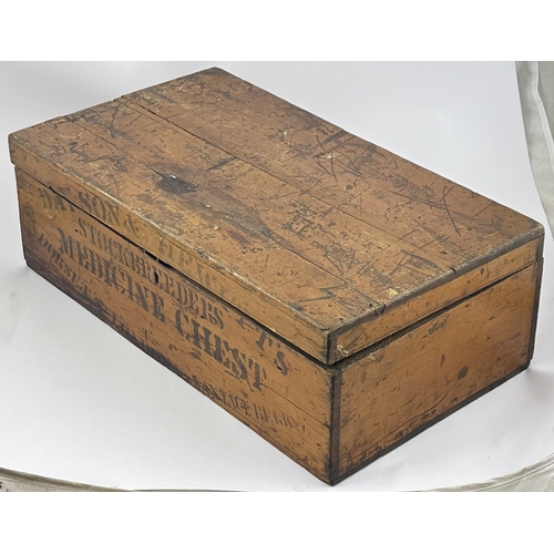 78 - DAY SON & HEWITTS STOCK BREEDERS MEDICINE CHEST. Printed wooden box 10.3 x 18.2 x 6ins when closed. ... 