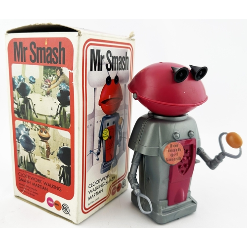 85 - MR SMASH CLOCKWORK WALKING SMASH MARTIAN. 5.75ins tall. Wind up toy, in working order. Variant to ex... 