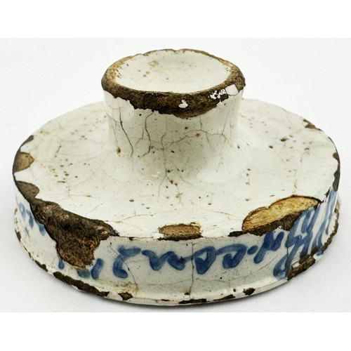 710 - EARLY TIN GLAZED LAMBETH OINTMENT POT. 2.25ins diam, 0.9ins tall. An extremely rarely seen hand thro... 