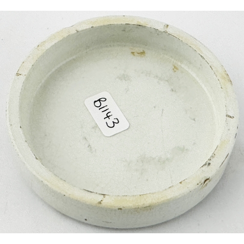 434 - EDINBURGH TOOTH PASTE POT LID. (APL p544, 77) 3.1ins diam. Black transfer, solid black border, Areca... 