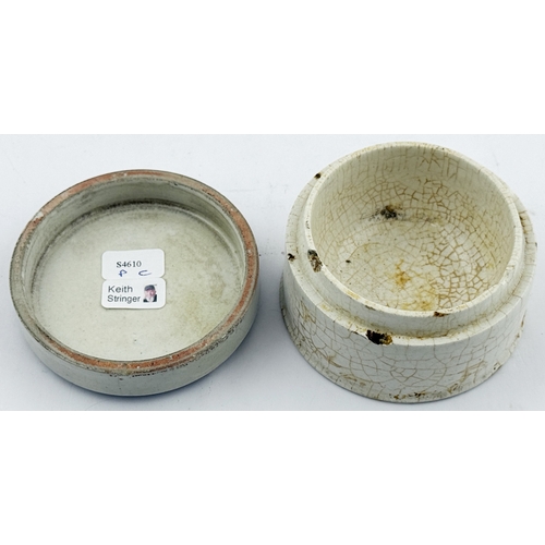 413 - YORK COLD CREAM LID. APL p685, 204. 2.75ins diam. Scarce York lid, thick black border around L .J. T... 