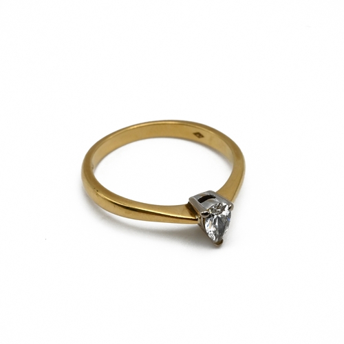 100 - A diamond single stone 18 carat gold ring, the pendelque cut stone of 0.2 carats estimated, finger s... 