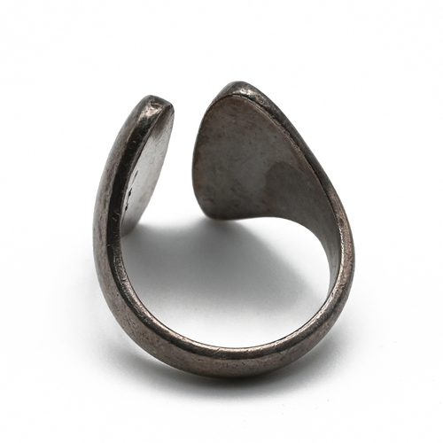 111 - Bent Gabrielsen for Hans Hansen, a silver ring, with London import marks for 1972, finger size O. 