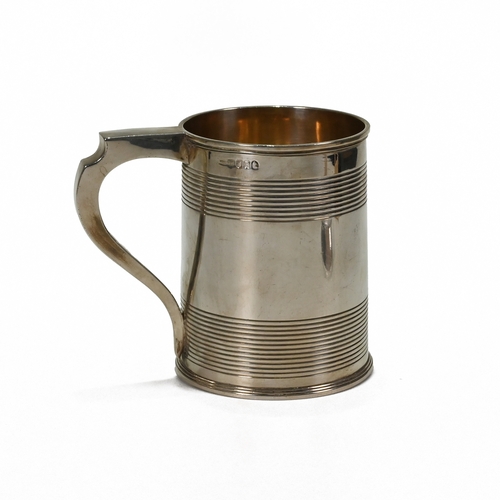 124 - A Georgian silver mug, makers mark worn, London 1810, the can shaped body with reeded bands, 12.5 cm... 