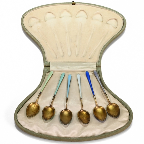 134 - A harlequin set of guilloche enamelled silver gilt tea spoons, 1913 London import marks, sponsor's m... 