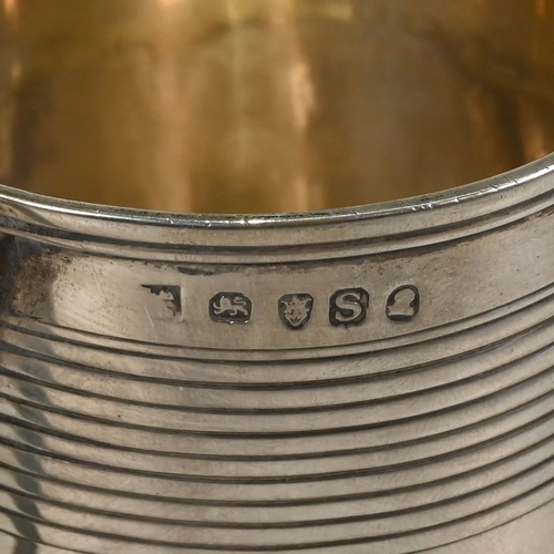 152 - A Georgian silver mug, maker's mark worn, London 1813, the can shaped body with reeded bands, 8.5 cm... 