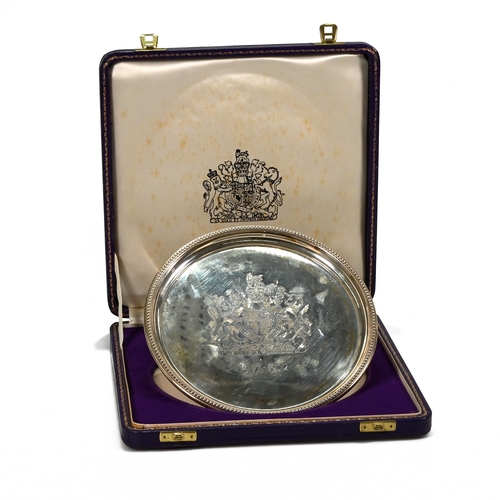 199 - An Historical Heirloom silver commemorative tray for the Royal Silver Wedding anniversary of HM Quee... 