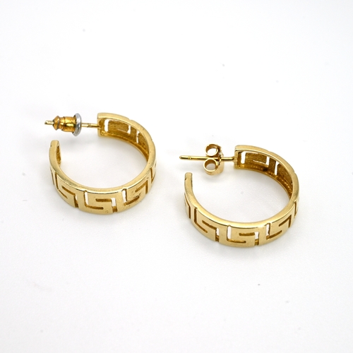 24 - A pair of hoop earrings, pierced with a Greek Key pattern, stamped ‘585’, 5.5 grams gross.