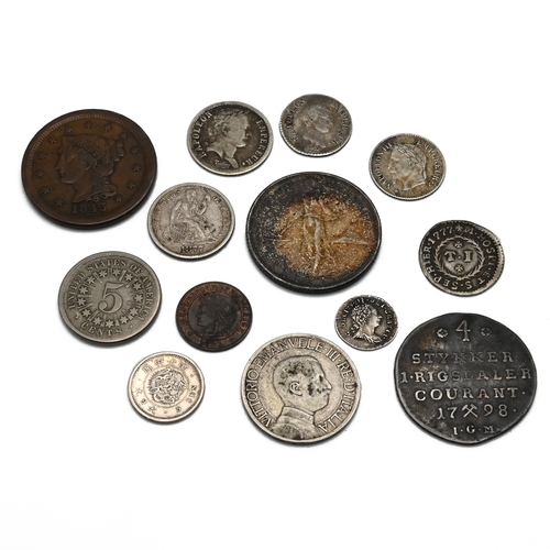 306 - An assortment of GB and world coinage to include: US 1843 Cent and 1877 Dime and 1867 Nickel; George... 