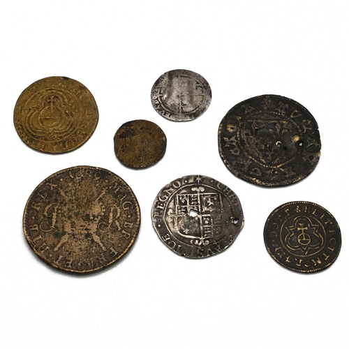 364 - An assortment of early coinage to include: 1689 James II 'Gun Money' half crown coin; Queen Elizabet... 