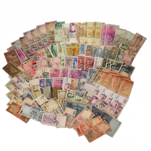 381 - A collection of various bank notes, including Chinese 1000 yen, 10 and 1 yuan, Japanese 10 dollar, G... 