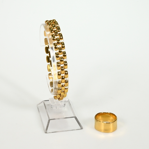 42 - A Monica Vinader silver gilt ring, along with a matching silver gilt bracelet.