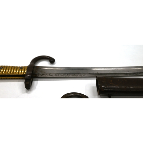 422 - A French Chassepot bayonet with Yataghan blade and scabbard, 1869 with registration numbers to hilt ... 