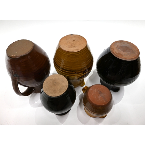 517 - A quantity of Cricklade pottery, to include 4 jugs and 1 vase. The vase with black ground and sgraff... 