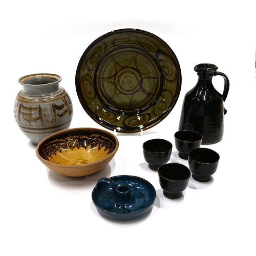 518 - A quantity of Cricklade pottery, to include a green ground platter 31cm wide, a mead set of 4 cups a... 