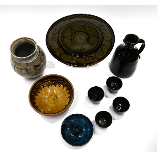 518 - A quantity of Cricklade pottery, to include a green ground platter 31cm wide, a mead set of 4 cups a... 