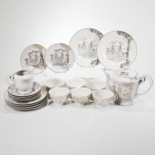 555 - A mid 20th Century Japanese tea set, comprising teapot, milk jug six plates, six saucer and six cups... 