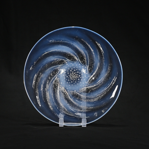 560 - A Rene Lalique Coupe Ouverte Poissons Fish Dish. Opalescent glass press moulded with fish. Designed ... 