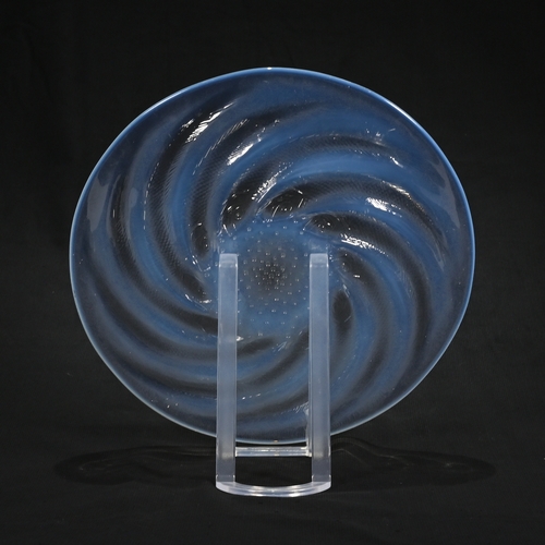 560 - A Rene Lalique Coupe Ouverte Poissons Fish Dish. Opalescent glass press moulded with fish. Designed ... 