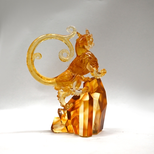 567 - A Liuligongfang crystal glass figure - Tiger of the West - ready the World, of smokey orange colour.... 