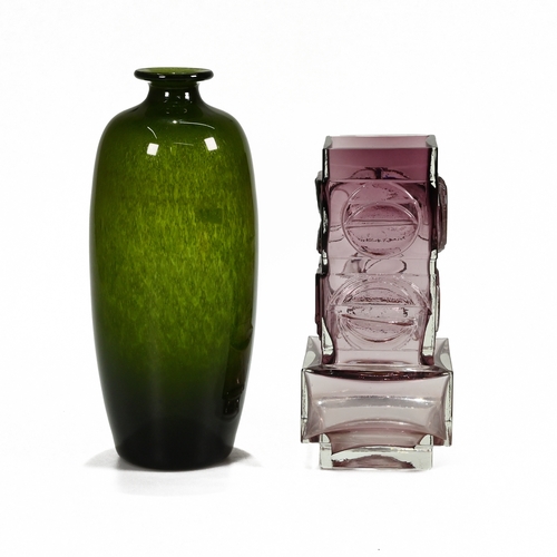 576 - A mid century glass modernist purple vase designed by Pentti Sarpaneva, Oy Kumela for Turun Hopea,  ... 