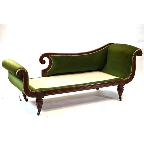 1014 - A mid 19th Century double ended Chaise Longue with Mahogany frame and green upholstery. W 206cm, D 6... 