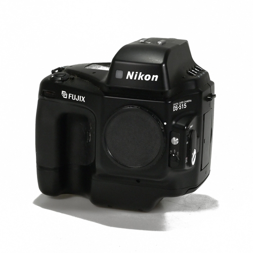 716 - Nikon Fujix DS-515 digital camera with charger. In canvas bag.