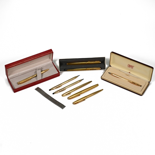 765 - Collection of writing instruments to include: Two 14ct gold nib Parker 75 each with matching ballpoi... 