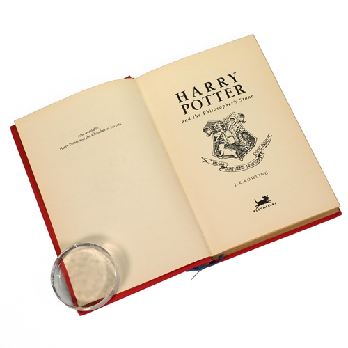 827 - J.K. Rowling Harry Potter and the Philosopher's Stone, hardback 1999, published by Bloomsbury, delux... 