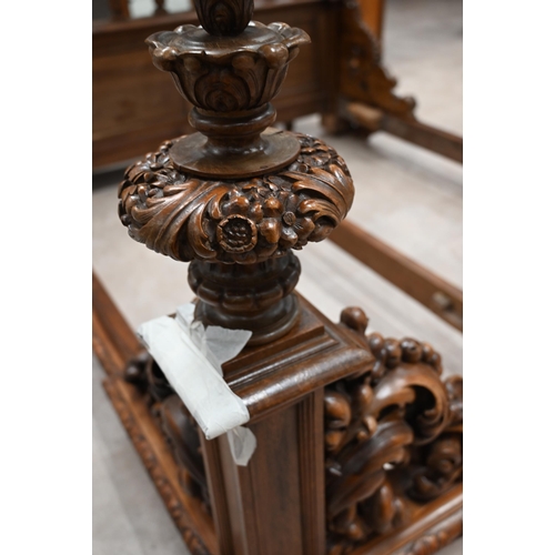 912 - A very high quality mid 19th Century Italian King sized (plus) bed. Constructed in Walnut it is prof... 